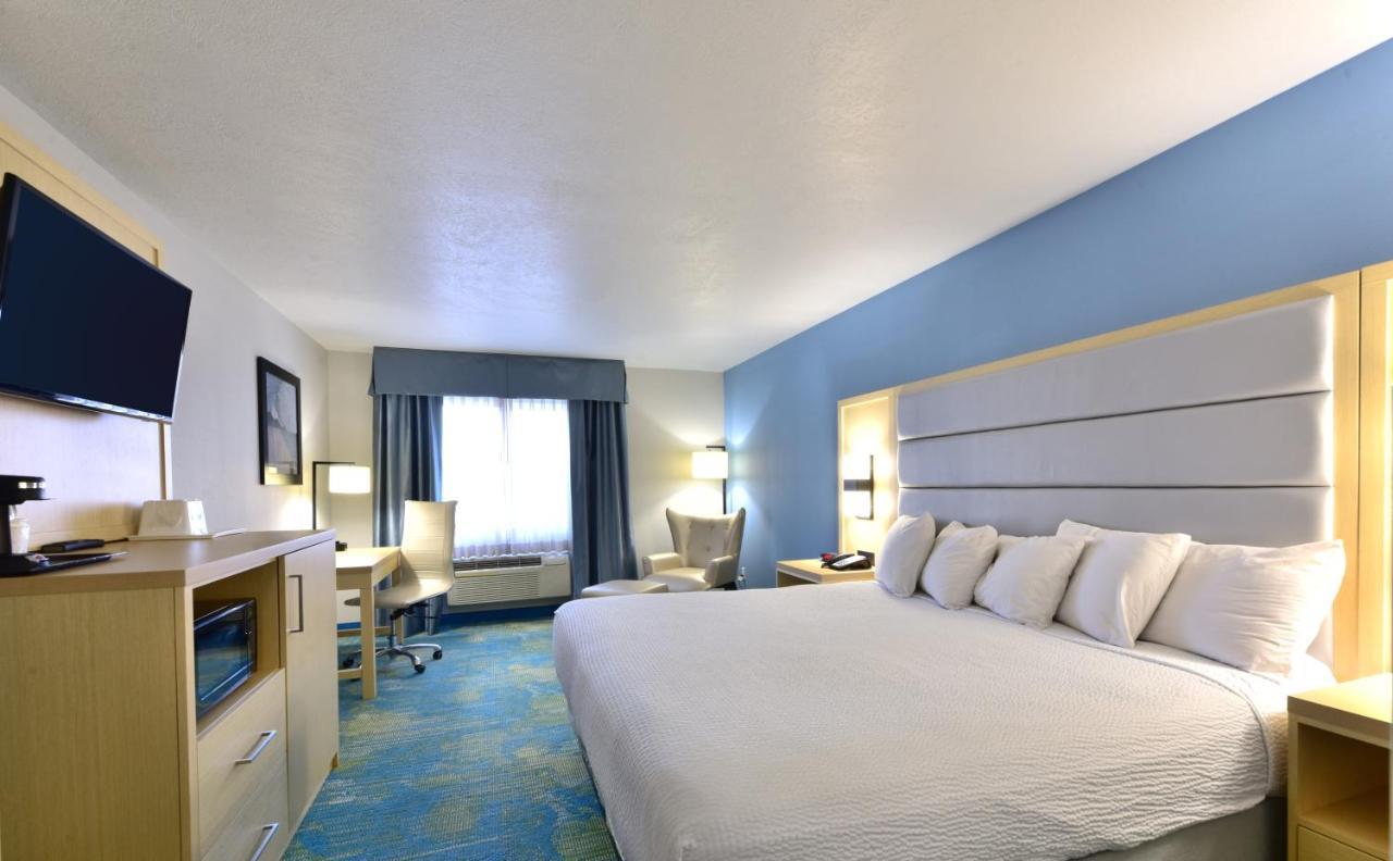 Days Inn By Wyndham Springville Exteriör bild