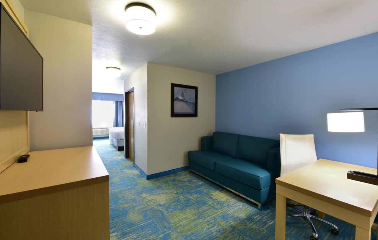 Days Inn By Wyndham Springville Exteriör bild