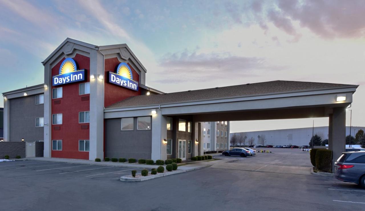 Days Inn By Wyndham Springville Exteriör bild