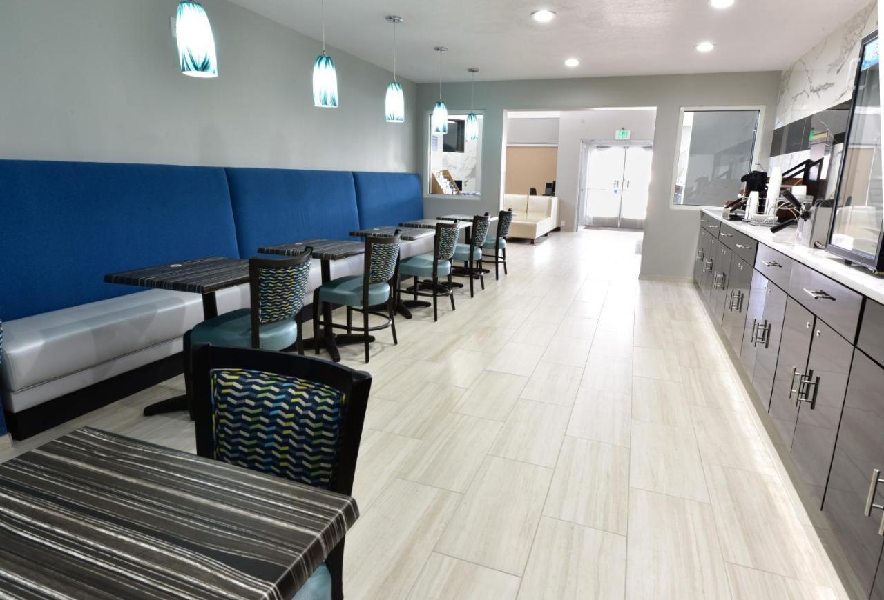 Days Inn By Wyndham Springville Exteriör bild
