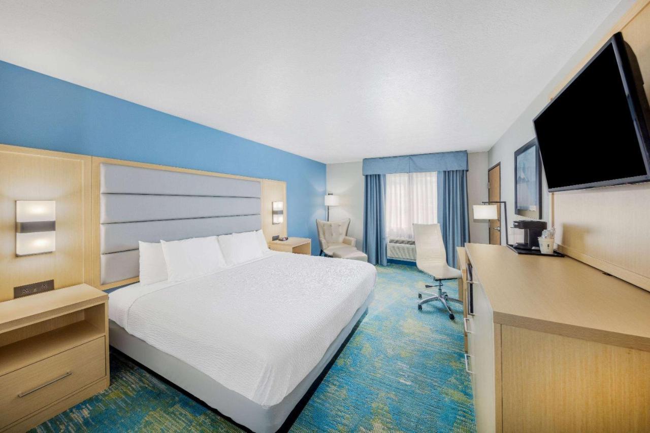 Days Inn By Wyndham Springville Exteriör bild