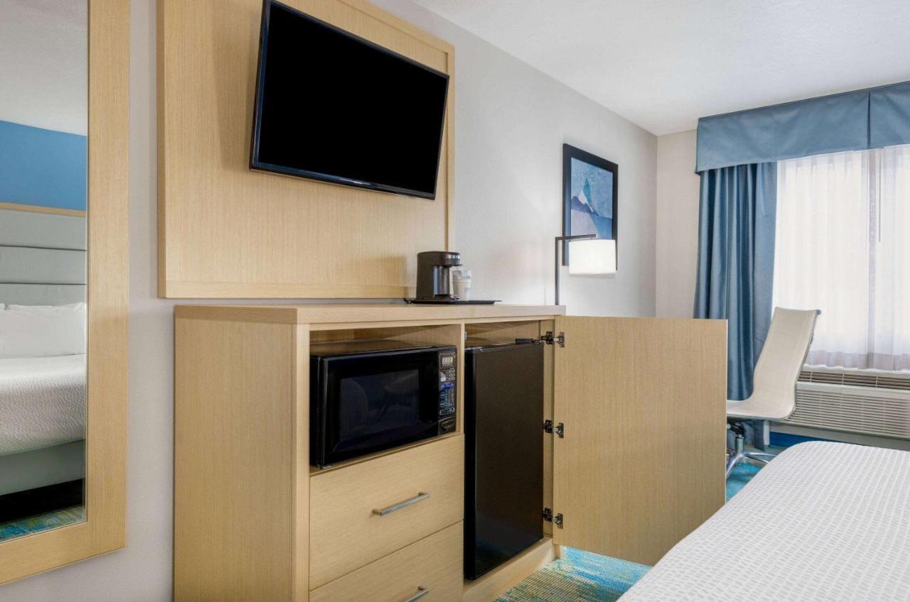 Days Inn By Wyndham Springville Exteriör bild