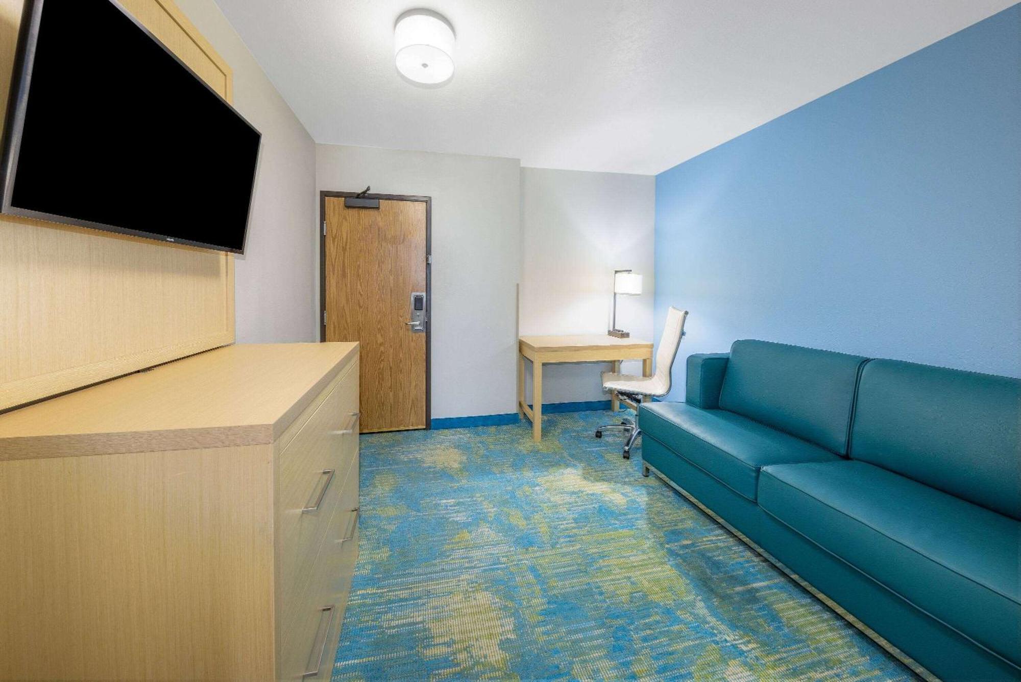 Days Inn By Wyndham Springville Exteriör bild