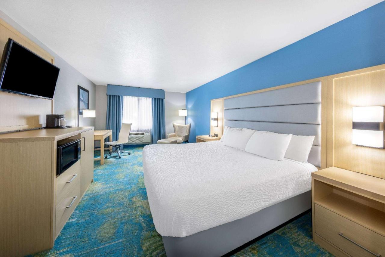 Days Inn By Wyndham Springville Exteriör bild